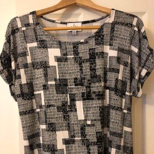 A-Line Hawaii made PXL pull over blouse Blk & White.